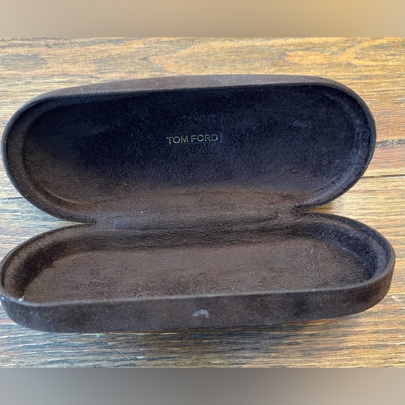 Tom Ford | Brown Velvet Eyeglass Case | Standard Size - Picture 4 of 5